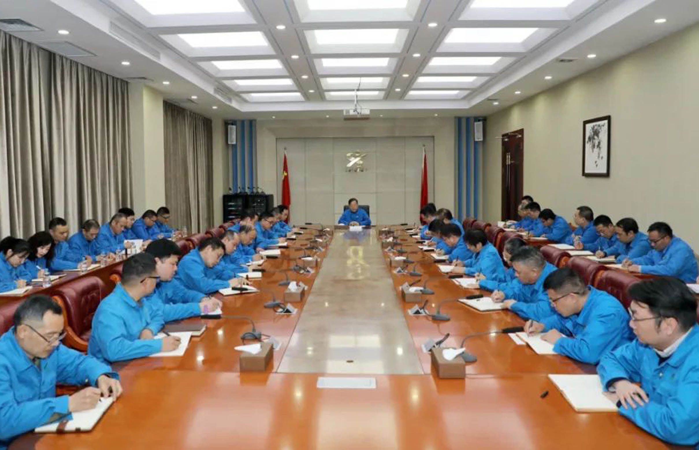 學(xué)習(xí)民營(yíng)企業(yè)座談會(huì)精神——森源集團(tuán)：發(fā)揮裝備能力強(qiáng)、制造能力強(qiáng)、創(chuàng)新能力強(qiáng)的優(yōu)勢(shì)，堅(jiān)守主業(yè)、做強(qiáng)實(shí)業(yè)。